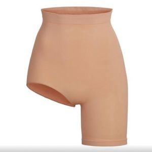 SKIMS THE SOLUTION SHORT, SIZE XXS/XS COLOR OCHRE